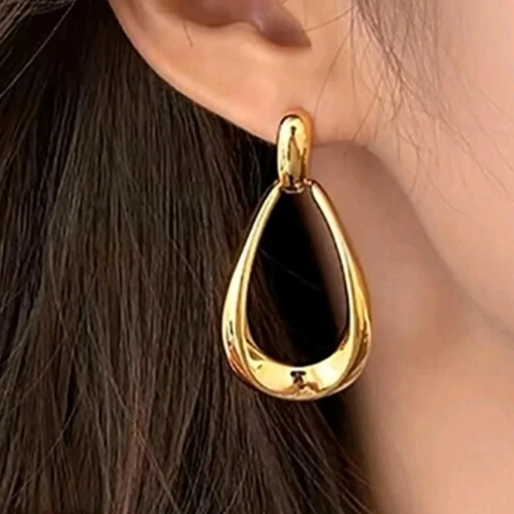 Gold tone drop earrings minimalist nwot